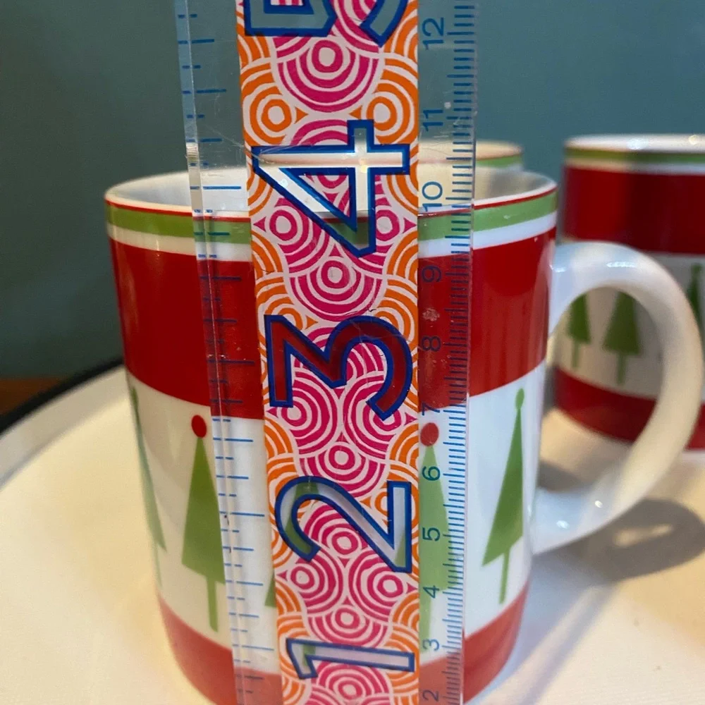 Set of 4 CRATE&BARREL Christmas Tree 12oz Coffee Mugs Cups Red Green White